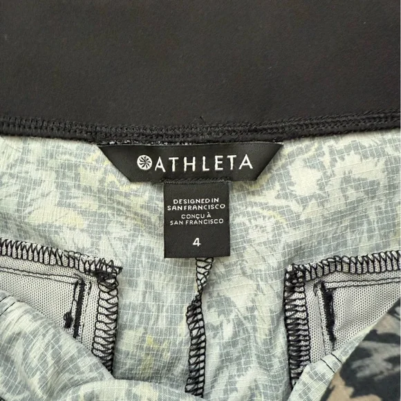 Athleta Trekkie North Shorts Kinetic Abstract Black Size 4 - Picture 5 of 8